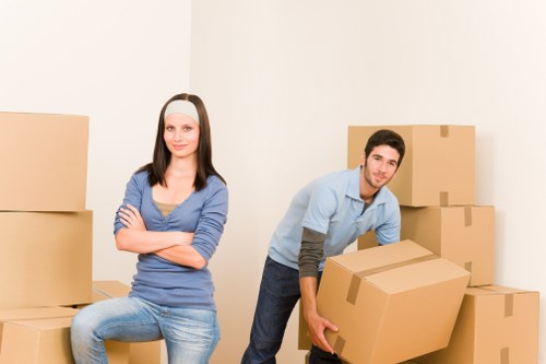 Packing and loading support for a flat move in Stockwell